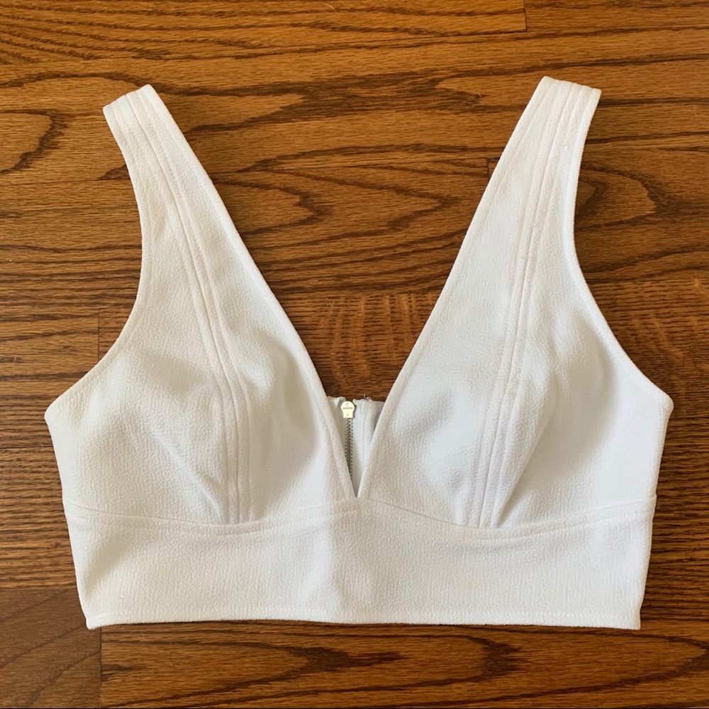 NWT‼️ Cropped White Strap Top